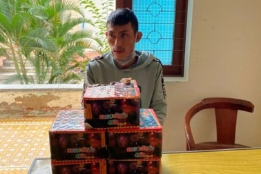 Khởi tố thanh niên mua pháo nổ về chơi Tết