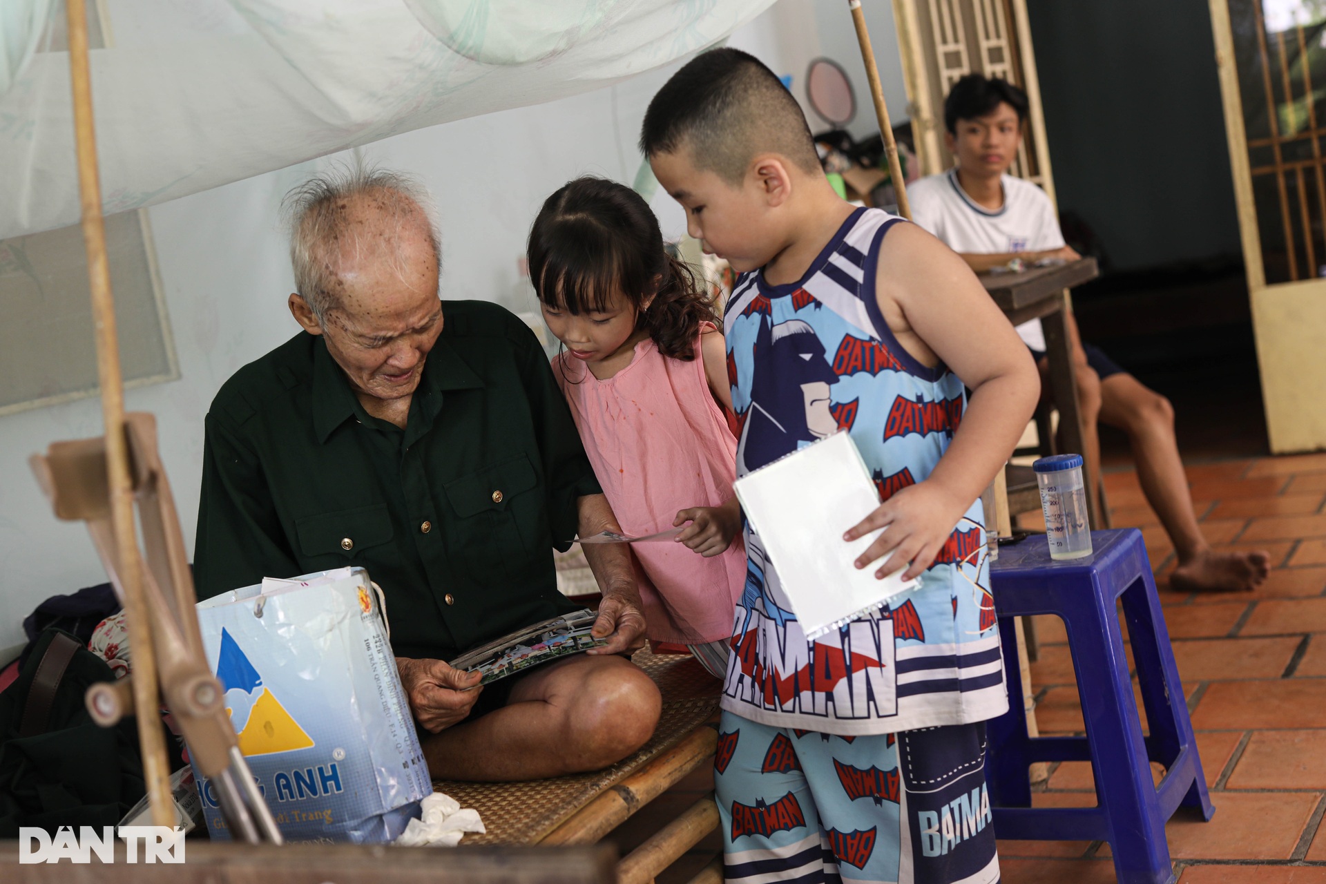 Tình yêu vẹn nguyên suốt nửa thế kỷ từ lời hẹn ước nơi chiến trường - 13 Tình yêu vẹn nguyên suốt nửa thế kỷ từ lời hẹn ước nơi chiến trường - 13