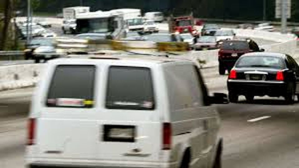 Tin đồn xe tải trắng bí ẩn gieo rắc sợ hãi khắp nước Mỹ - 1 Tin đồn xe tải trắng bí ẩn gieo rắc sợ hãi khắp nước Mỹ - 1