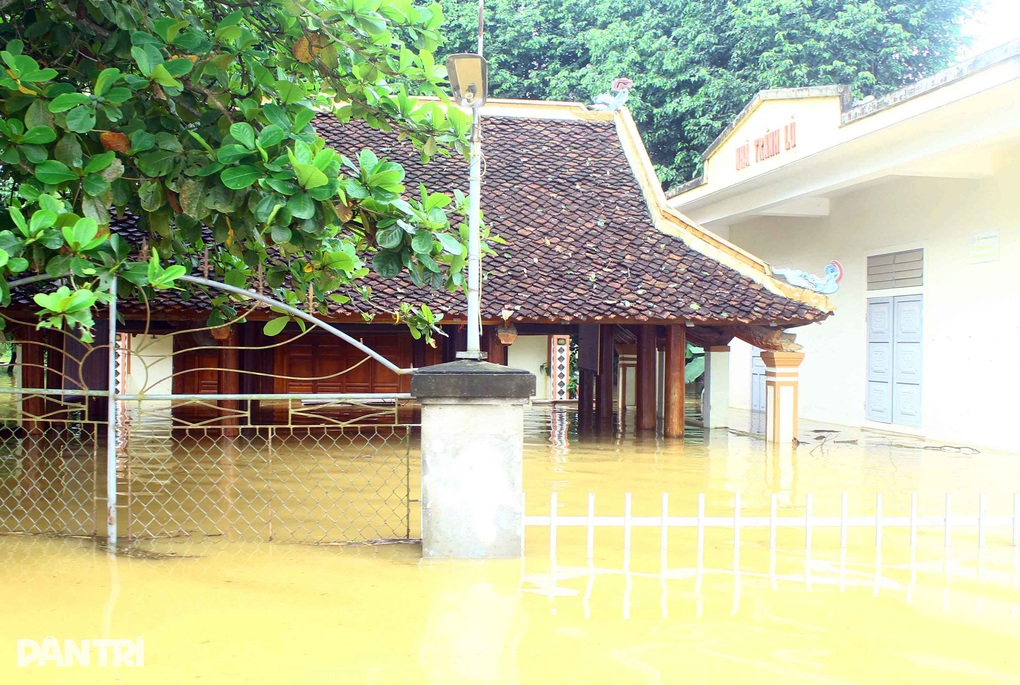 Đêm kinh hoàng chạy lũ: Nhà trên cao hỗ trợ nhà dưới thấp - 5 Đêm kinh hoàng chạy lũ: Nhà trên cao hỗ trợ nhà dưới thấp - 5