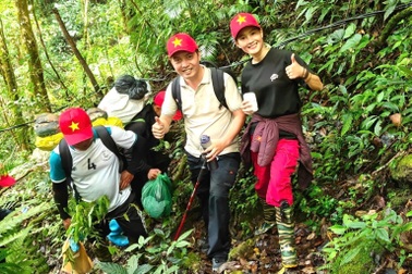 Hành trình chinh phục đỉnh Ngọc Linh - "nóc nhà" miền Nam của nữ giáo viên