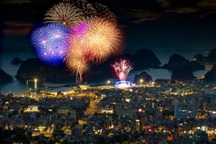 Quảng Ninh bắn pháo hoa mừng vận hành chính quyền hai cấp