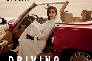 Ý nghĩa đằng sau hình ảnh người đẹp Ả Rập cầm tay lái