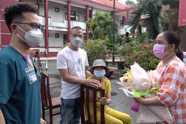 Sản phụ mắc Covid-19 điều trị hết hơn 2,3 tỷ viện phí được ra viện