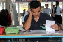 Công nhân chật vật tìm việc làm mới