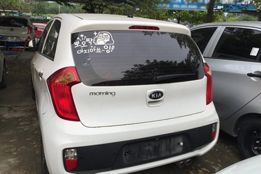 Xe Van hết thời, chủ đại lý ôm tiền tỷ lo chết chìm theo xe