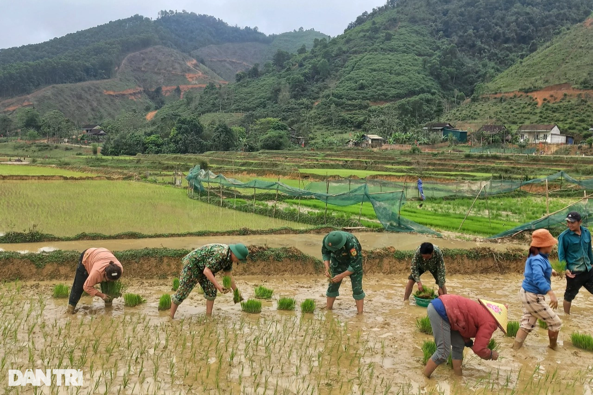 Đưa tộc người tưởng như tuyệt chủng từ hang đá bước ra ánh sáng - 1 Đưa tộc người tưởng như tuyệt chủng từ hang đá bước ra ánh sáng - 1