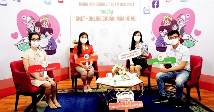Các chuyên gia bàn giải pháp đảm bảo an toàn cho trẻ em trên môi trường mạng. Ảnh: T. Vân