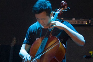 MC Anh Tuấn kéo cello tưởng nhớ Trần Lập
