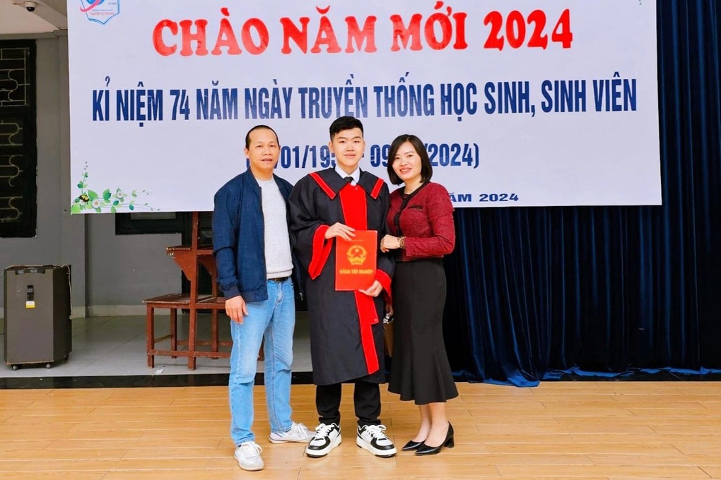 Nhà không có gì ngoài điều kiện, nam sinh vẫn quyết học SAT giá 0 đồng - 1 Nhà không có gì ngoài điều kiện, nam sinh vẫn quyết học SAT giá 0 đồng - 1