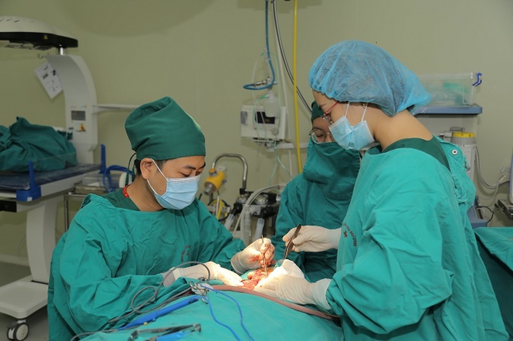 Má căng phồng vì khối u to bằng quả cam - 2 Má căng phồng vì khối u to bằng quả cam - 2