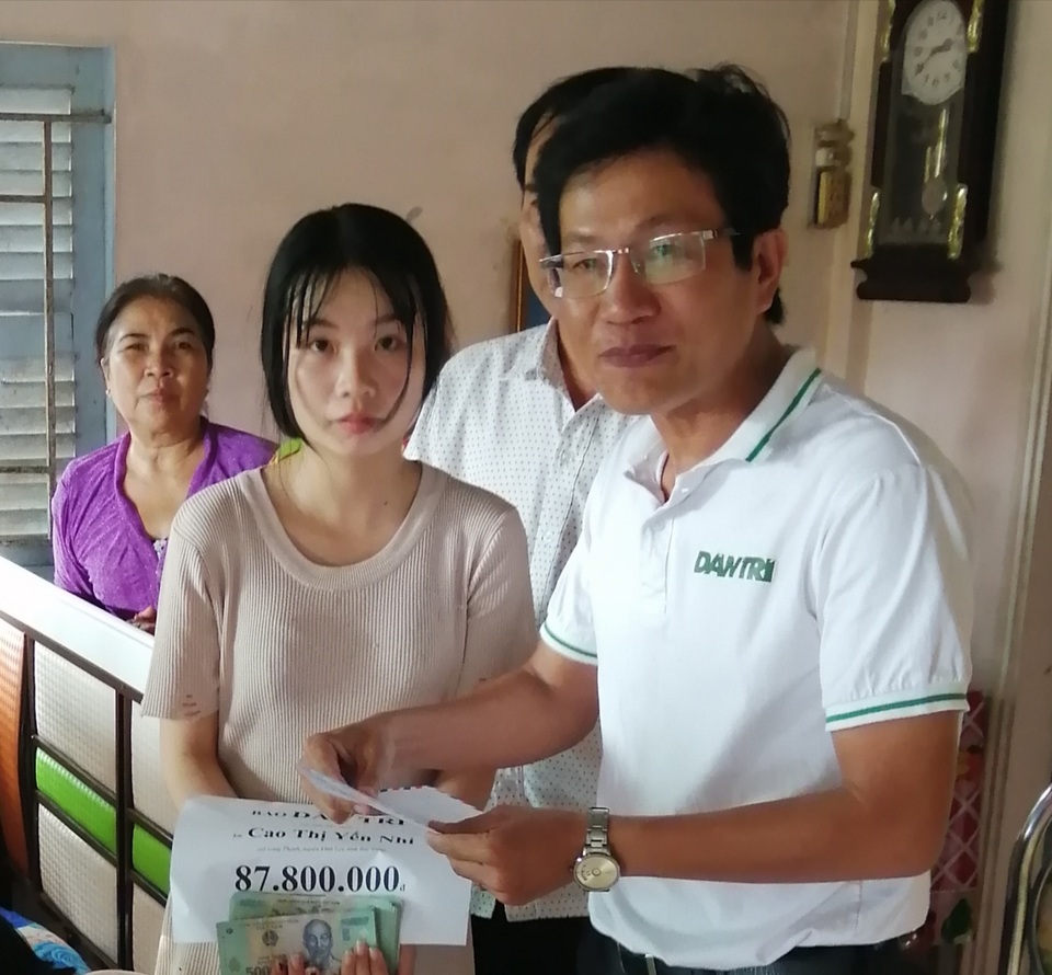 Cô gái mượn nhà lập bàn thờ cho cha” được bạn đọc giúp đỡ số tiền lớn - 2 Cô gái mượn nhà lập bàn thờ cho cha” được bạn đọc giúp đỡ số tiền lớn - 2
