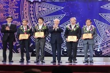 Nhân tài Đất Việt 2016: Nhà sáng chế của làng quê nhận giải Khuyến tài