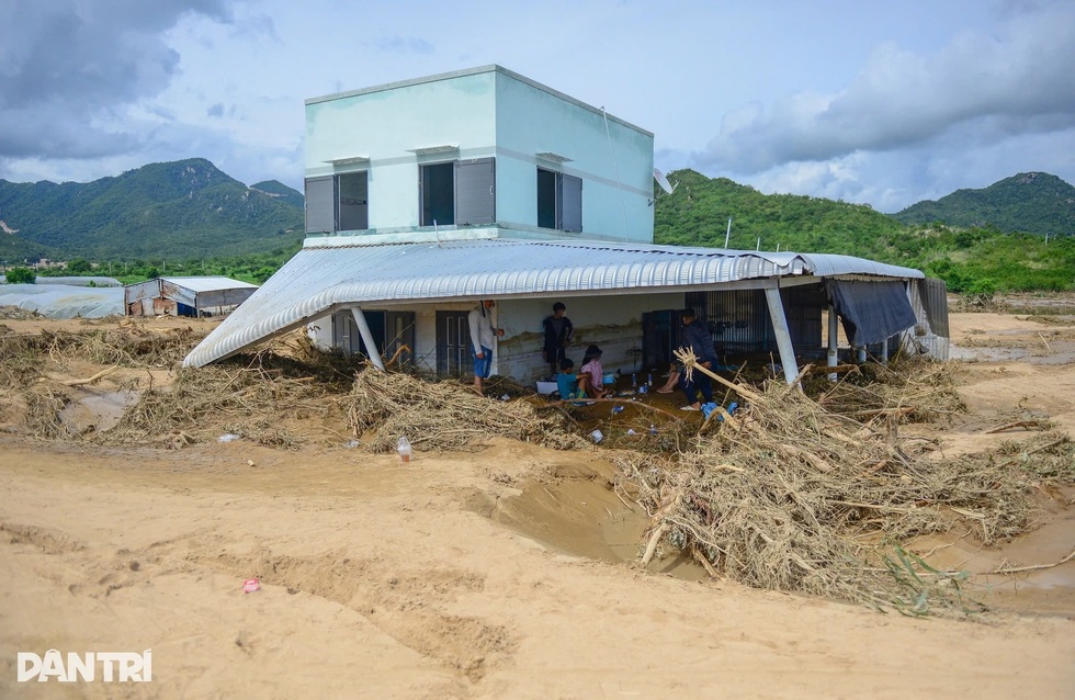 Miền Trung và tháng mưa dị thường nhất trong lịch sử khí tượng Việt Nam - 4 Miền Trung và tháng mưa dị thường nhất trong lịch sử khí tượng Việt Nam - 4