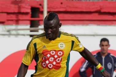 Cầu thủ người Cameroon mất mạng vì “đạn” từ khán đài