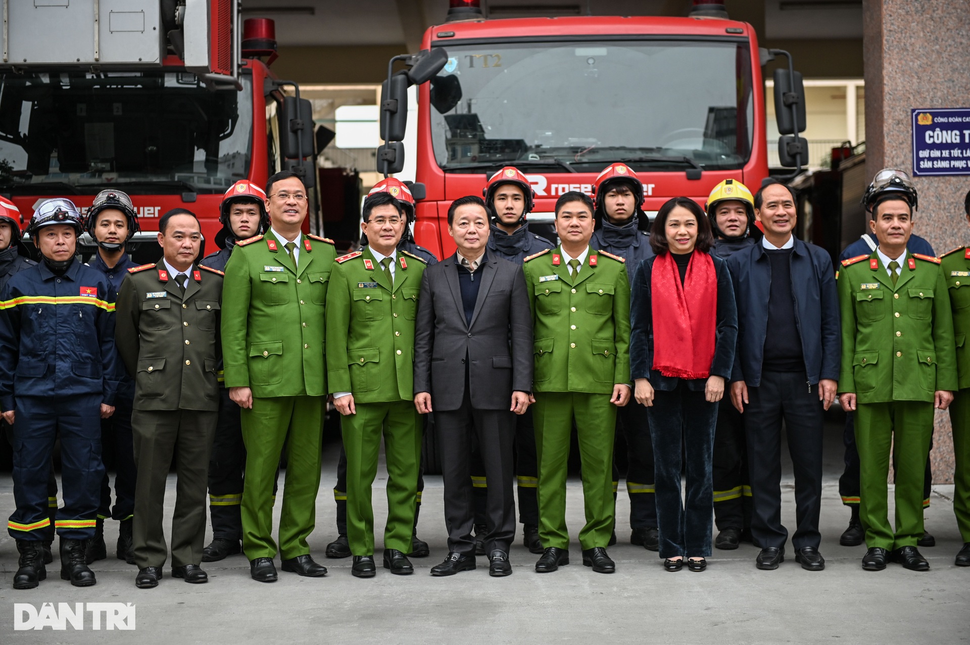 Phó Thủ tướng Trần Hồng Hà chúc Tết người già neo đơn, bệnh nhân ung thư - 5 Phó Thủ tướng Trần Hồng Hà chúc Tết người già neo đơn, bệnh nhân ung thư - 5