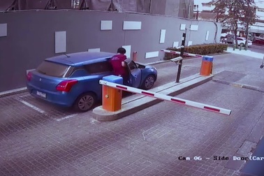 Tài xế gặp nạn vì quên cài phanh tay trước khi rời xe