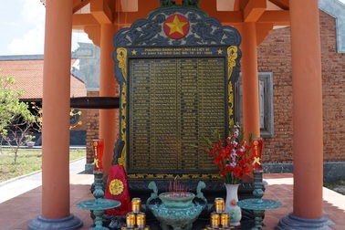 Tấm bia phương danh 64 liệt sĩ Gạc Ma