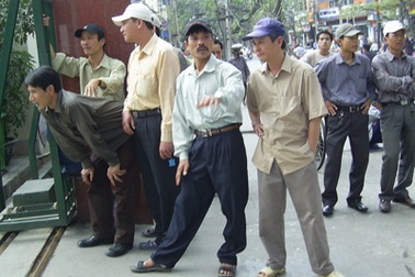 Hỗ trợ người lao động mất việc làm do suy giảm kinh tế