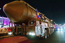 Đoàn xe chở tên lửa "con trai quỷ Satan" tiến về thủ đô Nga