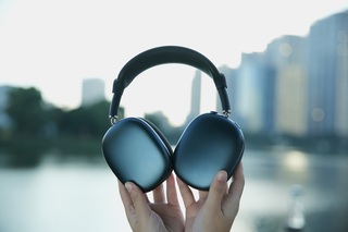AirPods Max vẫn đắt sau 5 năm mở bán, liệu còn đáng mua? - 1