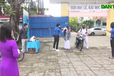 Ngày đầu đi học lại của học sinh lớp 9 và 12 ở Phú Yên