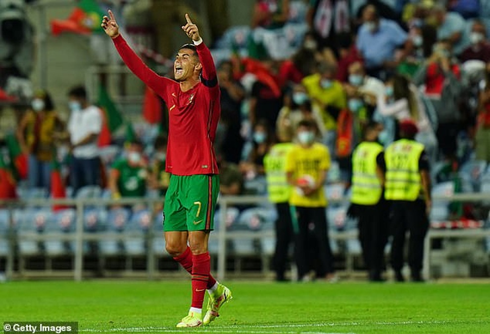 Sếp lớn Man Utd đón C.Ronaldo tại sân bay thành phố Manchester - 4 Sếp lớn Man Utd đón C.Ronaldo tại sân bay thành phố Manchester - 4