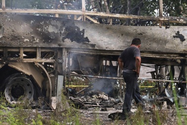 Mexico: Xe buýt cháy trơ khung vì va chạm xe tải, 41 người thiệt mạng