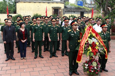 Dâng hương tưởng niệm Đại tướng Hoàng Văn Thái nhân kỷ niệm 100 năm ngày sinh