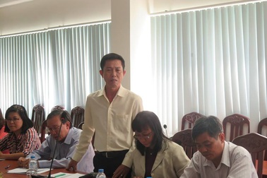 Thầy hiệu trưởng bật khóc khi nói về việc cấm dạy thêm