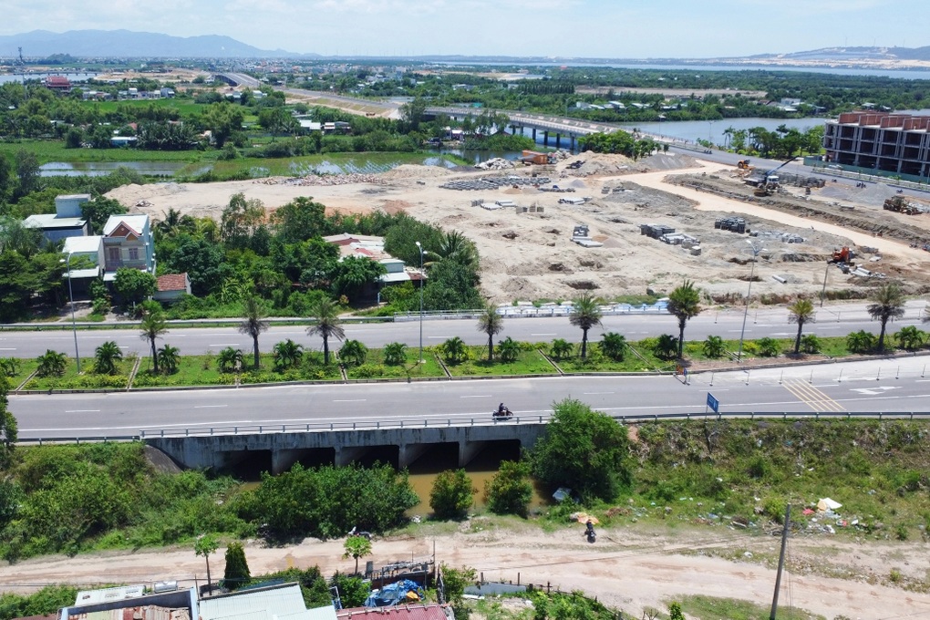 Ngập úng kéo dài giữa mùa hè, nông dân bỏ ruộng hoang - 2 Ngập úng kéo dài giữa mùa hè, nông dân bỏ ruộng hoang - 2
