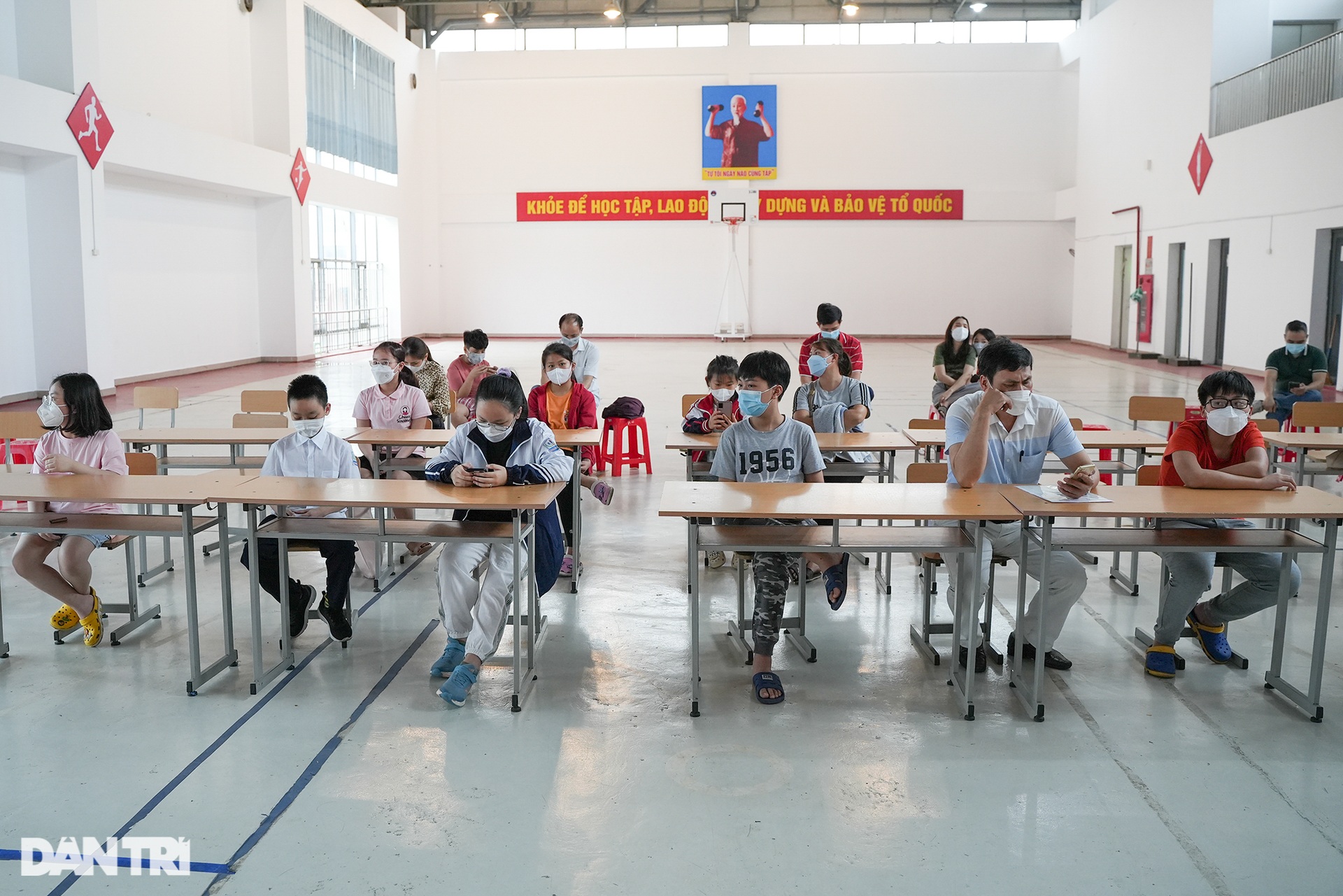 Những trẻ dưới 12 tuổi đầu tiên ở Hà Nội được tiêm vaccine phòng Covid-19 - 1