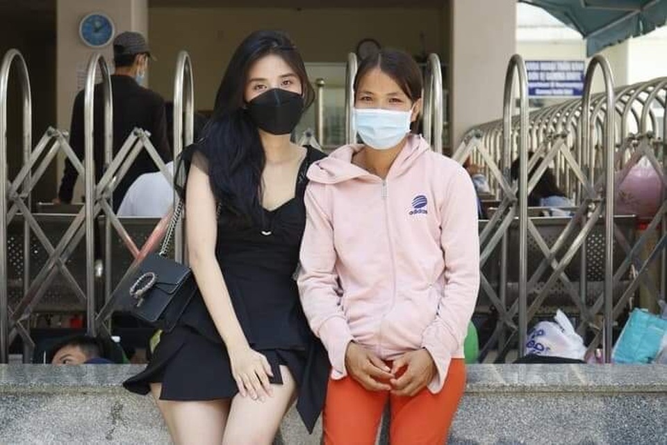 Áp lực sau sự nổi tiếng của cô gái đẹp kêu gọi hàng trăm triệu giúp người - 8 Áp lực sau sự nổi tiếng của cô gái đẹp kêu gọi hàng trăm triệu giúp người - 8