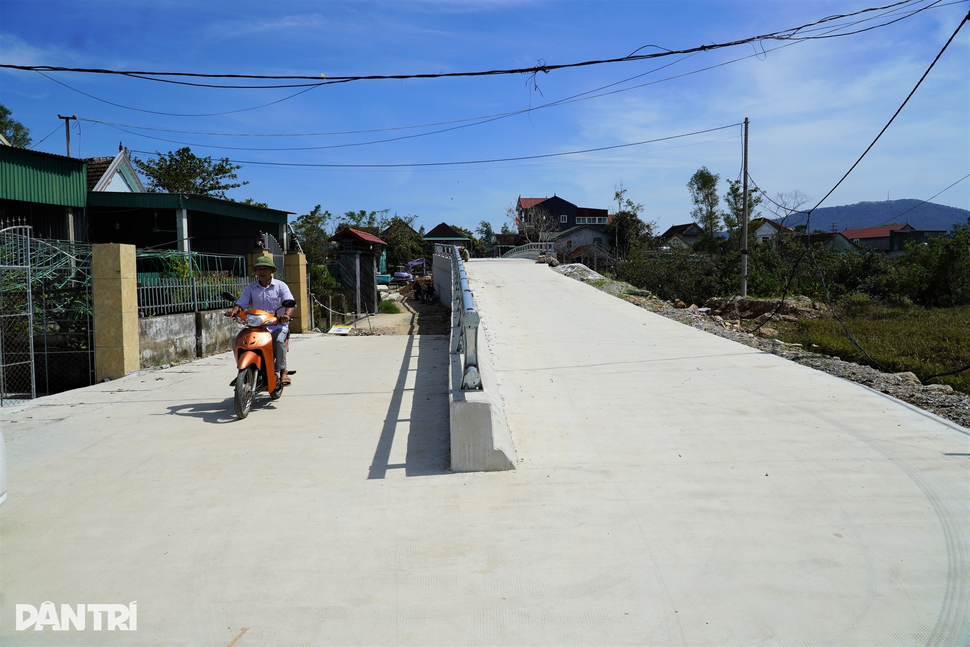 Đường dẫn lên cầu uốn lượn khó hiểu gây xôn xao dư luận - 4 Đường dẫn lên cầu uốn lượn khó hiểu gây xôn xao dư luận - 4
