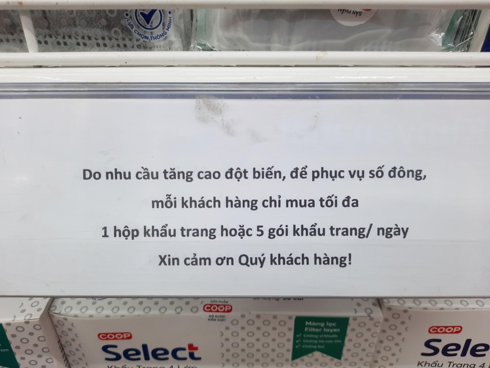 Cà Mau: Khẩu trang cháy hàng, nhà thuốc bán nhỏ giọt 10 chiếc/khách - 3 Cà Mau: Khẩu trang cháy hàng, nhà thuốc bán nhỏ giọt 10 chiếc/khách - 3