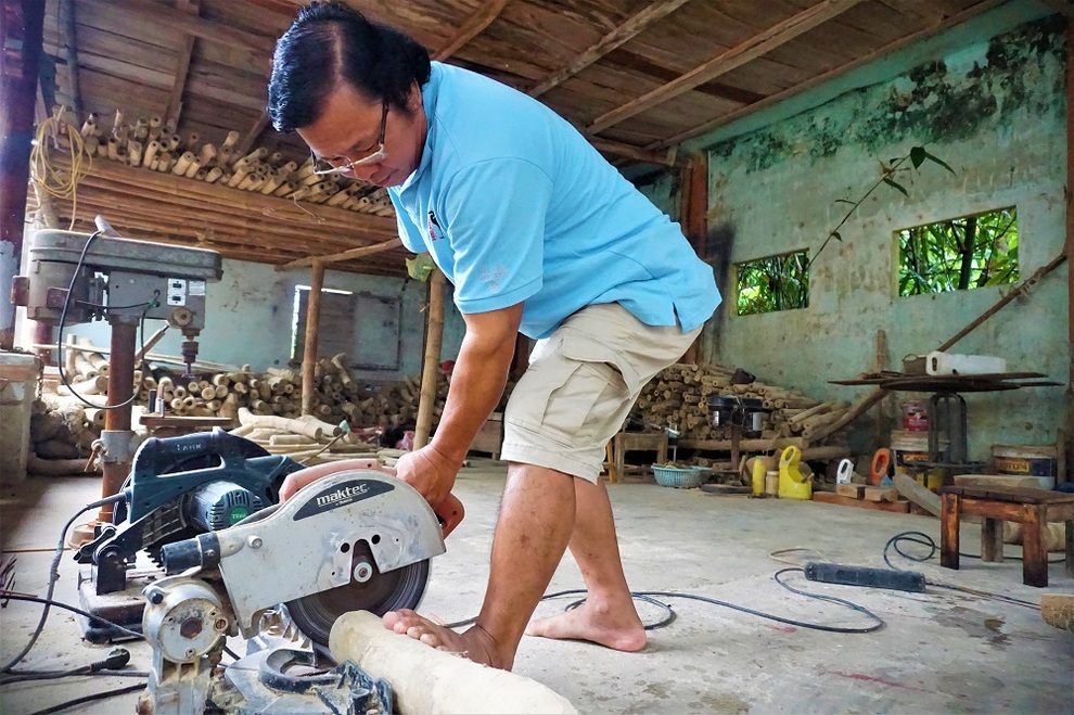 Đồ dùng độc nhất vô nhị từ gốc tre của người đàn ông một tay - 11 Đồ dùng độc nhất vô nhị từ gốc tre của người đàn ông một tay - 11
