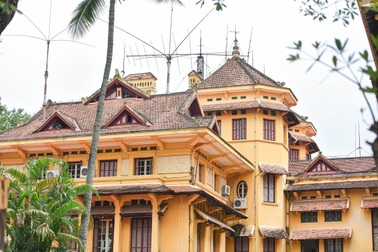 Chiêm ngưỡng "tòa nhà 100 mái" độc đáo bậc nhất Hà Nội