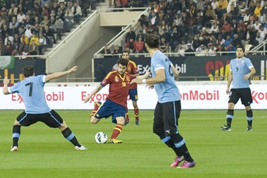 Tây Ban Nha hạ Uruguay nhờ “cảm hứng Barcelona”