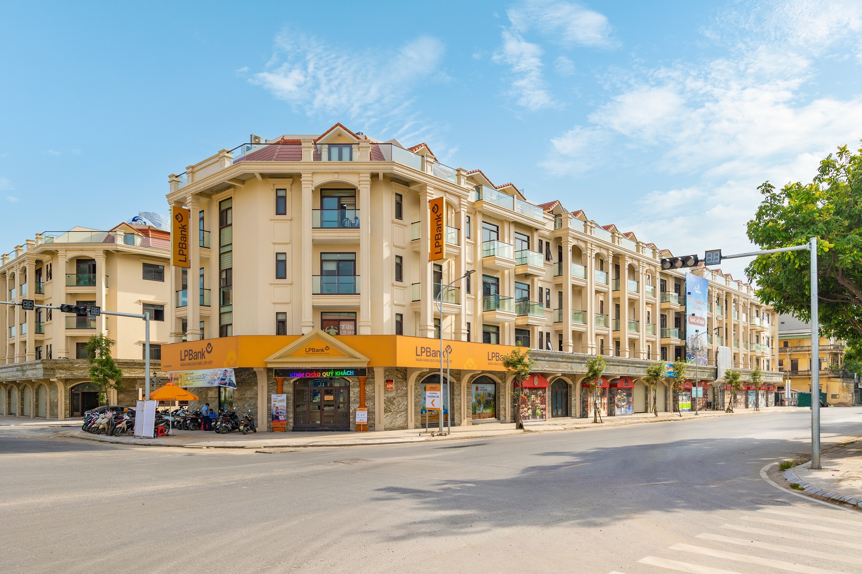 ຂອງຂວັນຫຼາຍອັນໃນງານຈັບສະຫລາກໂຄງການລາວລຳທຽນ - 4 Nhiều quà tặng tại sự kiện bốc thăm trúng thưởng dự án Him Lam Thường Tín - 4