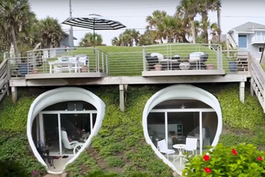 Người đàn ông đào đất, xây nhà dưới cồn cát tạo nên tuyệt tác đẹp không ngờ