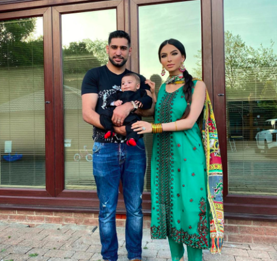 Amir Khan gây sốc khi tặng con trai một tuổi đồng hồ gần 1 tỷ đồng - 1 Amir Khan gây sốc khi tặng con trai một tuổi đồng hồ gần 1 tỷ đồng - 1