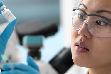 Quỹ từ thiện của Bill Gates kêu gọi sản xuất vắc-xin cho… 7 tỷ người