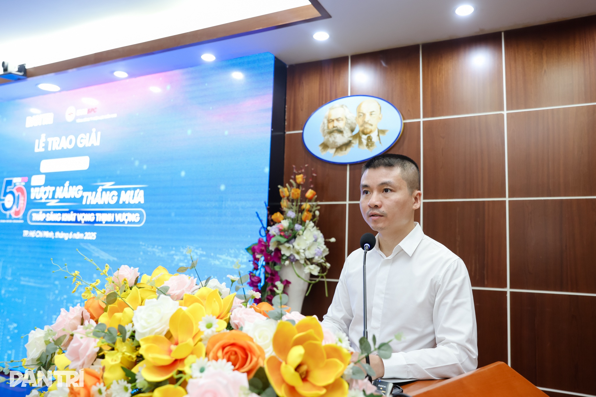 Trao giải cuộc thi ảnh kỷ niệm 50 năm ngành điện lực miền Nam - 13