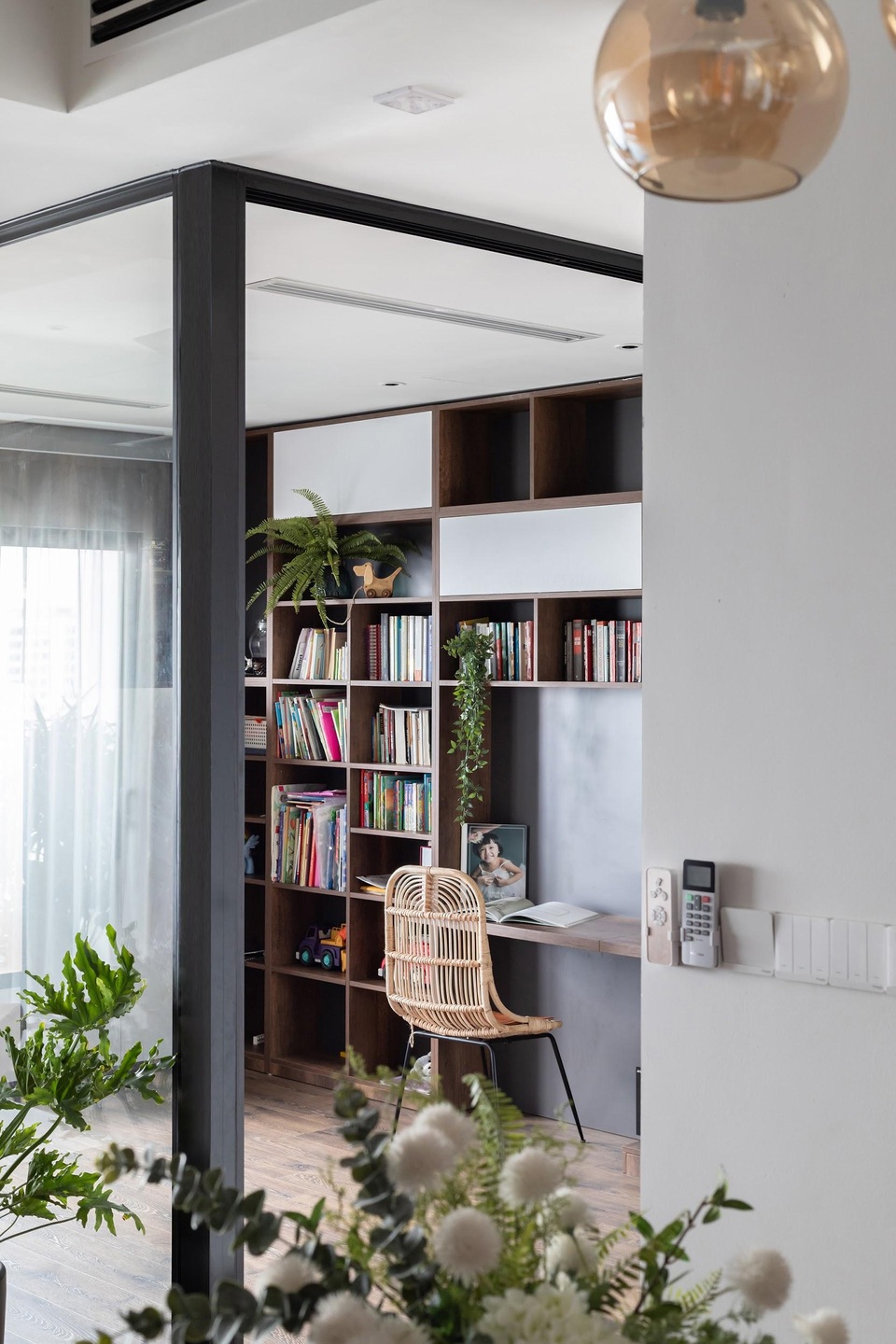 Vợ chồng trẻ hy sinh 1 phòng ngủ làm phòng đọc sách ngắm trọn Hồ Tây - 12