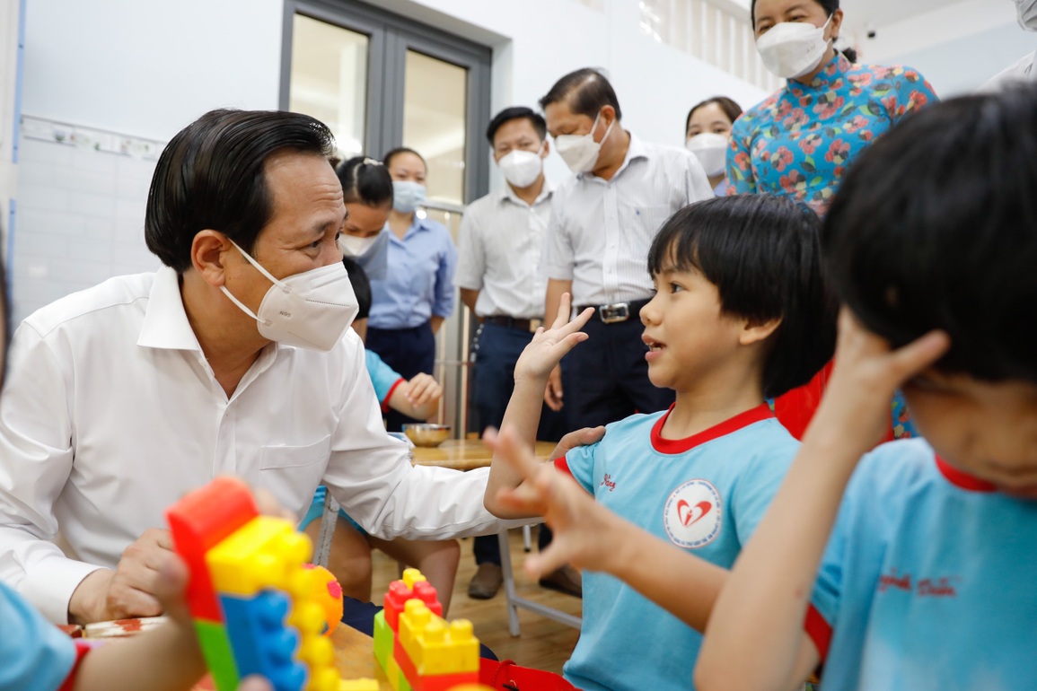 Hãy chăm sóc trẻ em khuyết tật bằng tình thương của cha mẹ - 2 Hãy chăm sóc trẻ em khuyết tật bằng tình thương của cha mẹ - 2