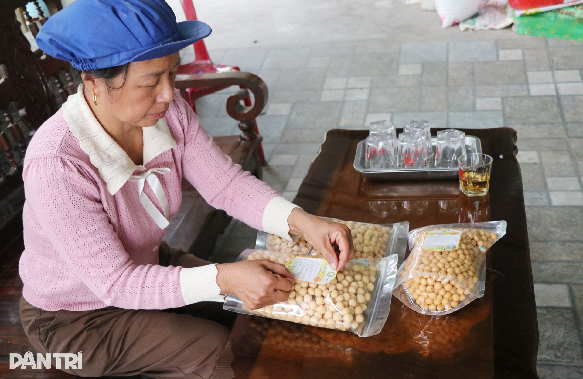 Ngày ngủ một tiếng, chợp mắt bên bếp lửa vì món quà Tết bé xíu như bi - 12 Ngày ngủ một tiếng, chợp mắt bên bếp lửa vì món quà Tết bé xíu như bi - 12
