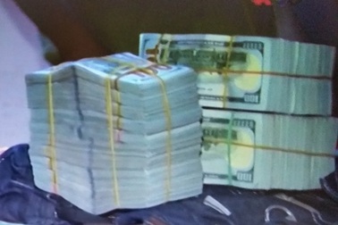 Niêm phong số ngoại tệ “khủng” chưa rõ nguồn gốc