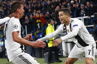 Juventus 1-0 Valencia: Ronaldo góp công đưa Juventus sớm đi tiếp
