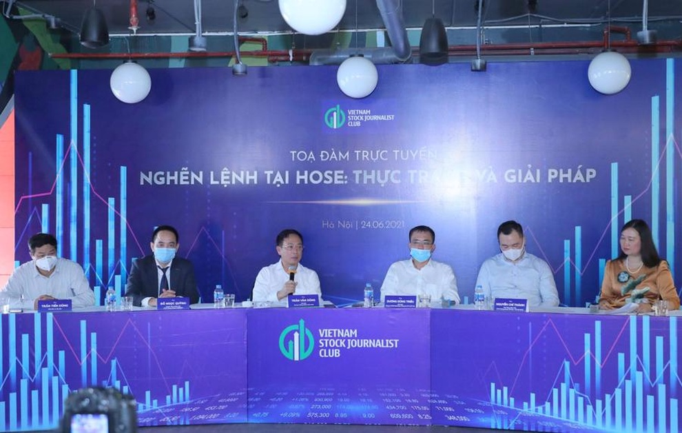 Có hay không bàn tay trục lợi trong sự cố nghẽn lệnh trên sàn HSX? - 2 Có hay không bàn tay trục lợi trong sự cố nghẽn lệnh trên sàn HSX? - 2