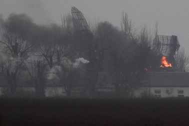 Nga nói binh sĩ Ukraine hạ vũ khí hàng loạt